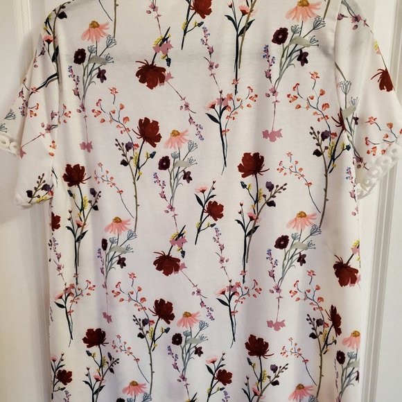 White short sleeve crochet trim v neck knit top size XL - Picture 3 of 4